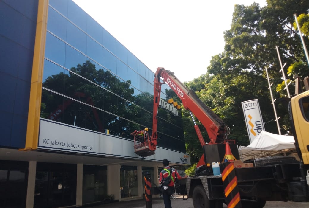 Facade Cleaning Jasa Bersih Kaca Gedung Jasa Bersih Gedung Kantor